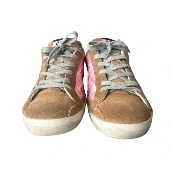 Golden Goose Superstar Sneakers
Size 38 - Picture 5 of 7